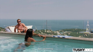 Samantha a fekete turista nőci popó lyukba baszva a medence parton - Eroticnet